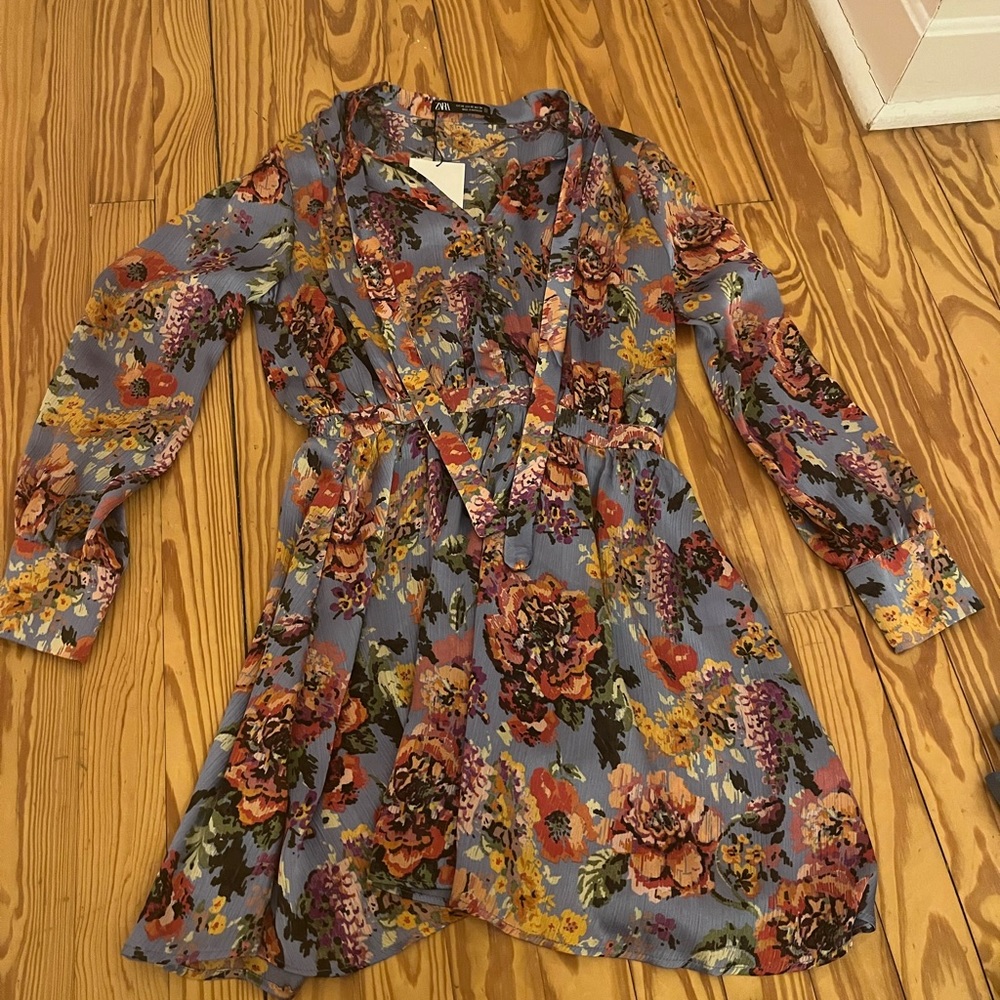 Mini floral dress with tie in front